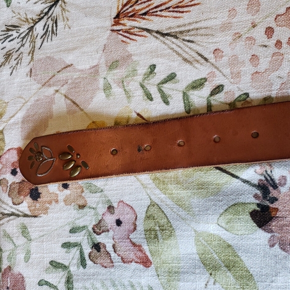 Fossil Embossed Floral Leather Belt - Picture 6 of 9